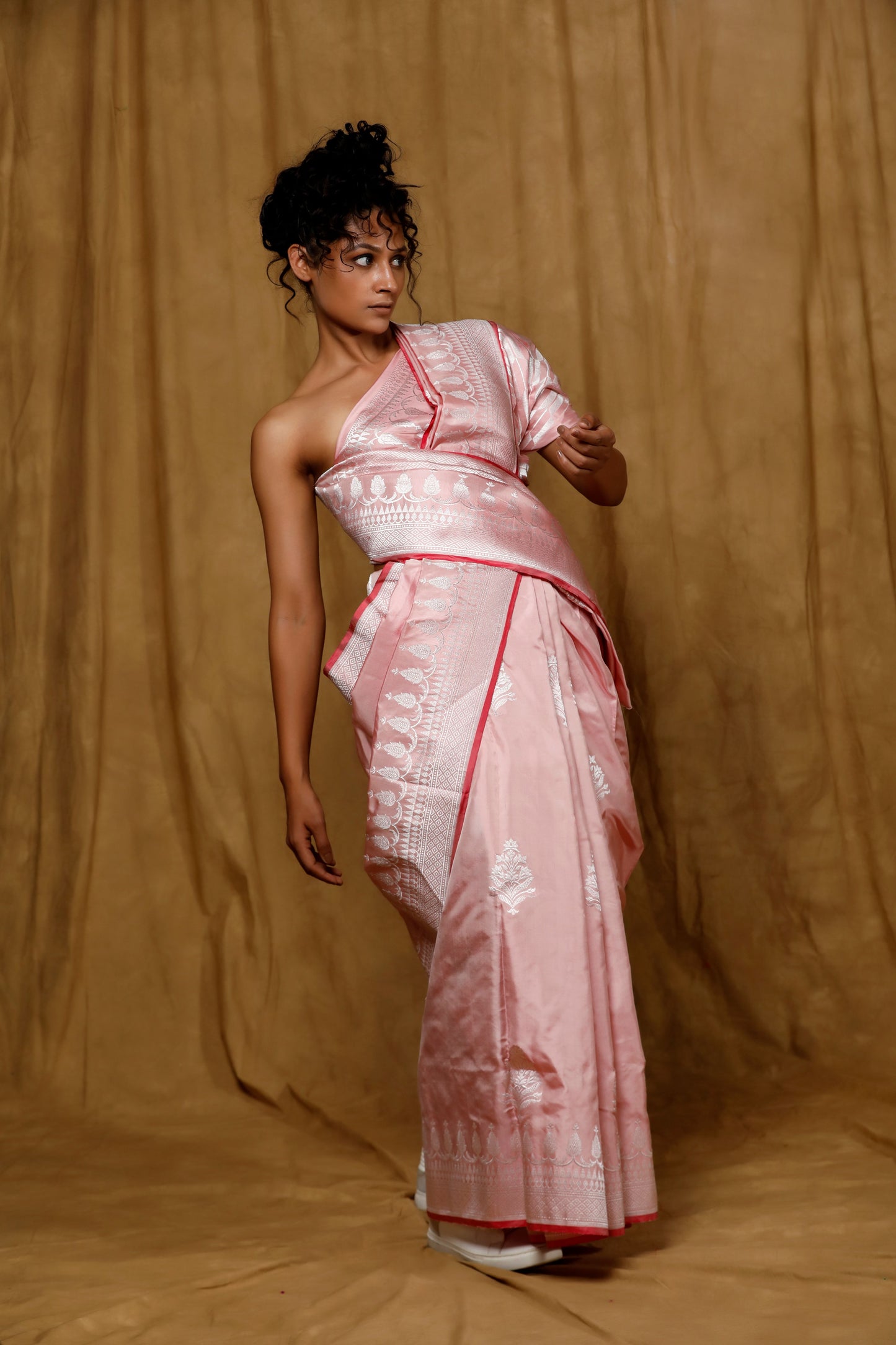 soft pink pure katan Banarasi Handloom saree with silver buta and open fancy border