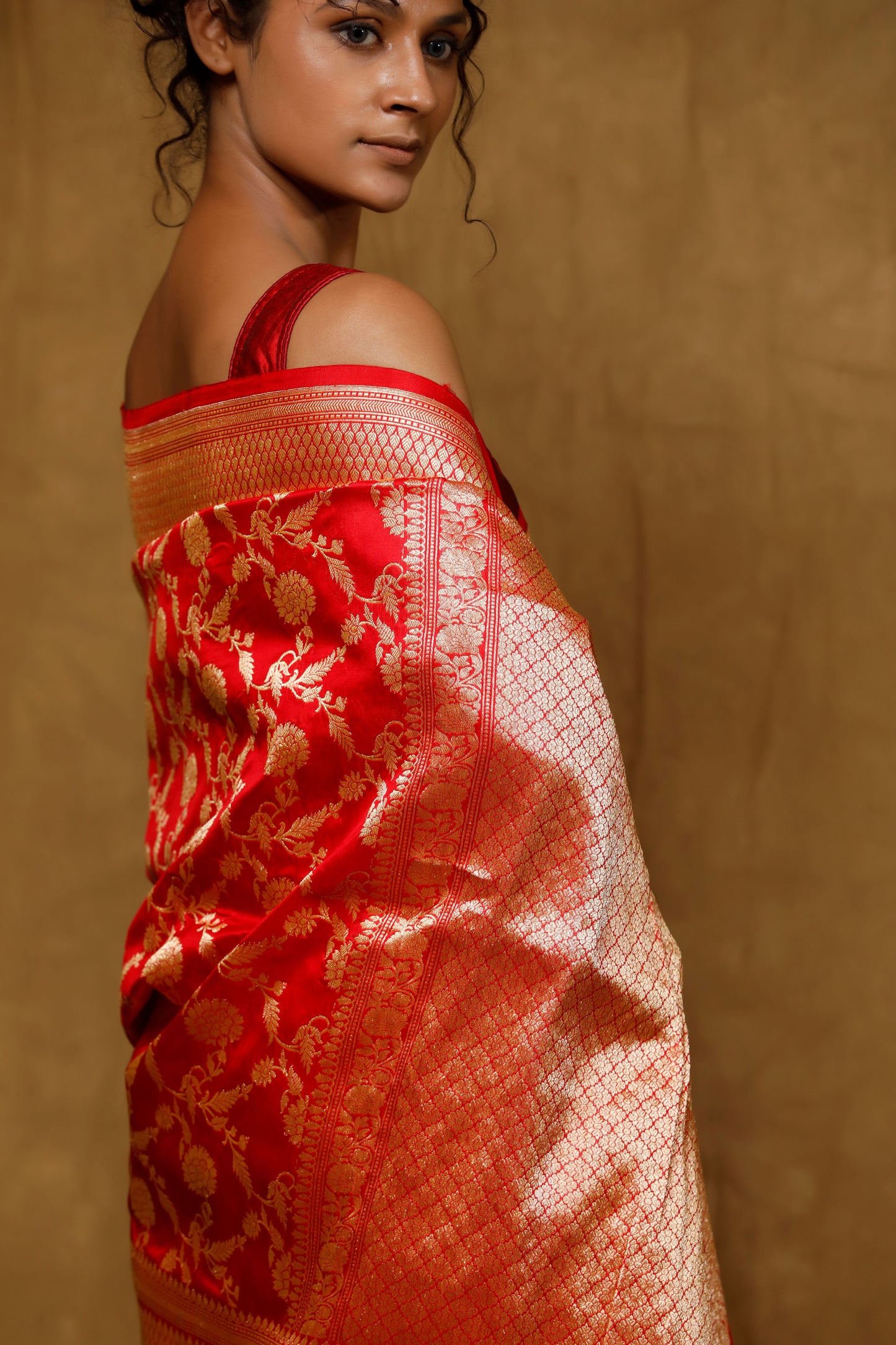 Red Banarasi saree features intricate kadhua jaal